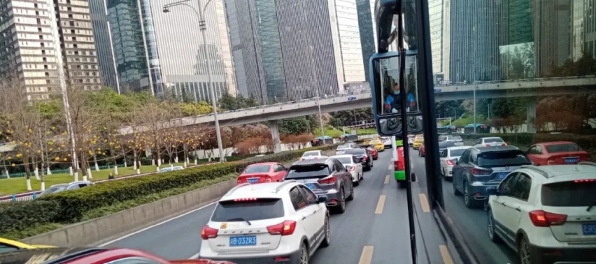 重庆限行首日，更畅通了？还是更堵了？看看网友怎么说