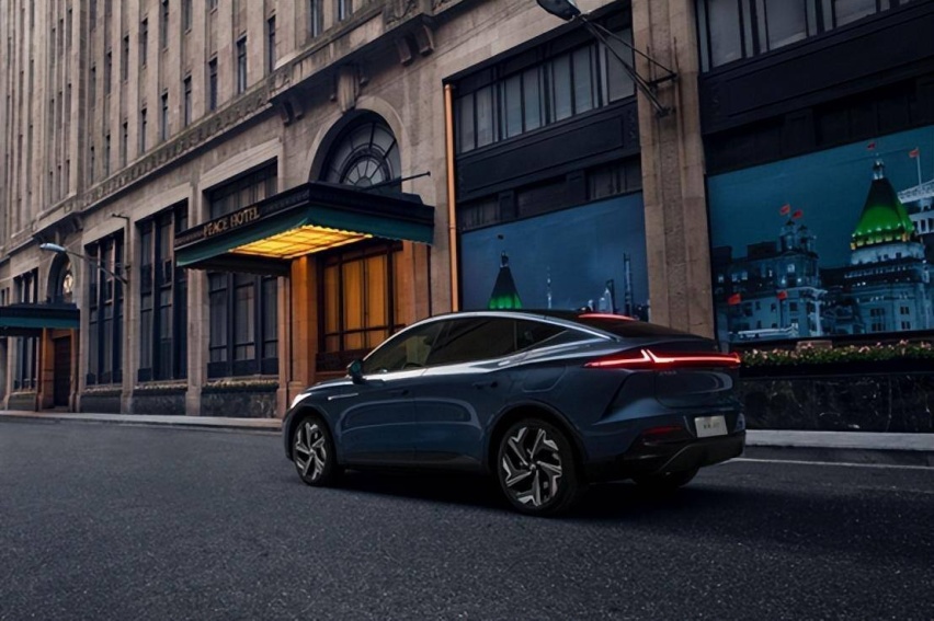 飞凡R7正面刚特斯拉Model Y，谁能更胜一筹？