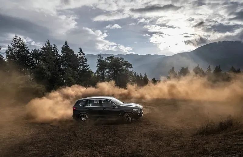 国产宝马X5上市，60.5万起值不值？各个配置如何选？