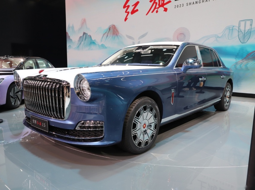 全新一代红旗L5，造型复古，搭载8缸发动机，有钱也不一定买得到