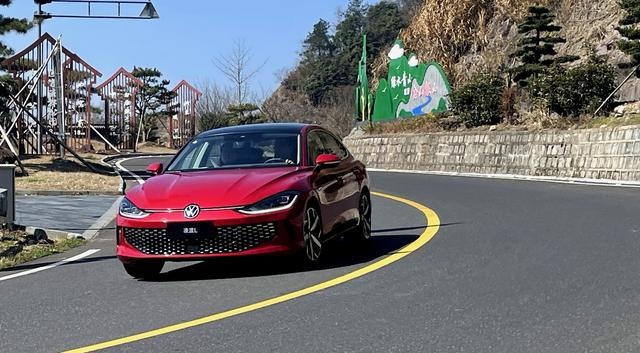 试驾凌渡L，为何非典型大众车月销持续过万？