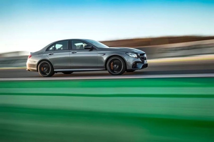 156.08万的奔驰AMG E63S上市：买它你是疯了吗？对