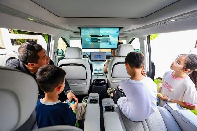 高端 MPV 普及从小鹏 X9 开始， 小鹏开启 AI 科技夏令营广州