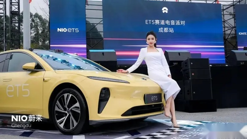 蔚来ET5赛道电音派对登陆蓉城，赛道模式 EP Mode点燃狂欢