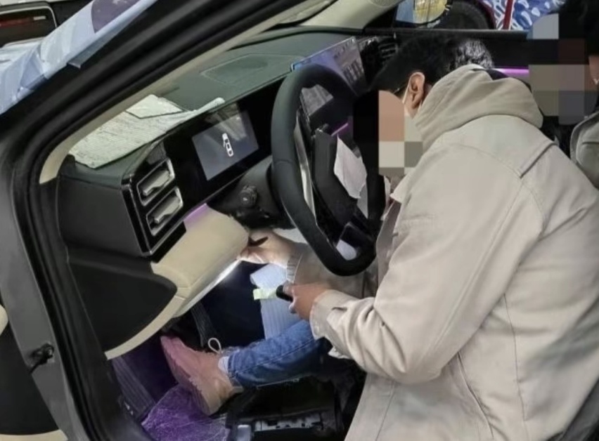 比亚迪秦L现身街头，长超4米8+5.0车机，油耗3.8L+双独悬