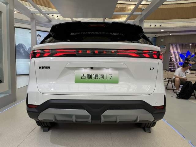 合肥实拍电混SUV新卷王——吉利银河L7，能否干过宋 PLUS？