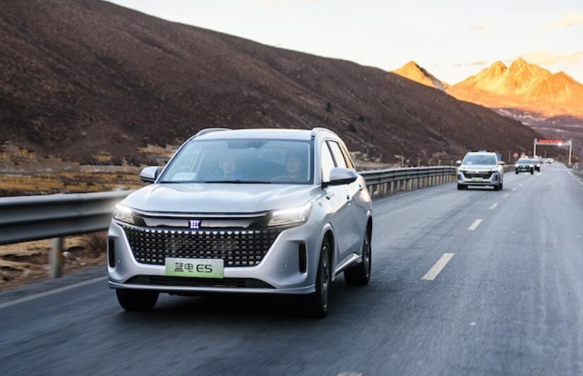 华为车机加持！综合续航1150km，蓝电七座中型SUV E5售13.9