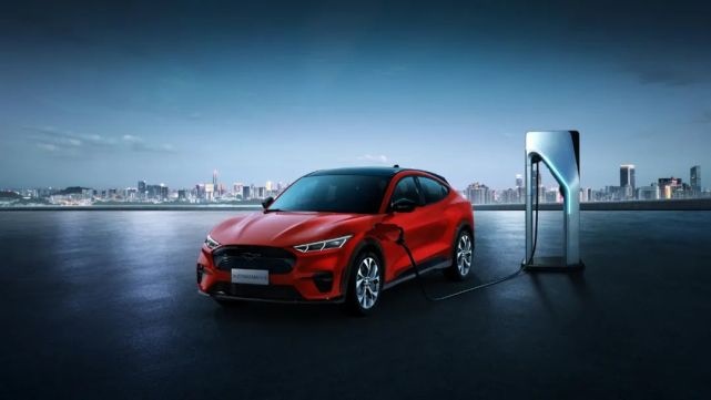 黑马驾到：26.5万起的福特Mustang Mach-E动刀