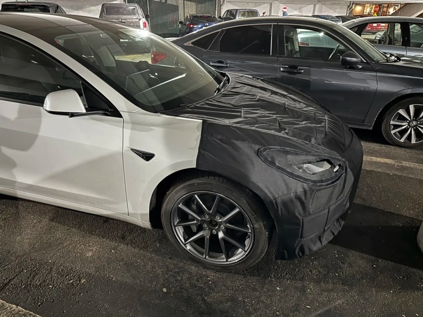 新款特斯拉Model 3路试谍照曝光，新车上市后预计价格还能降？