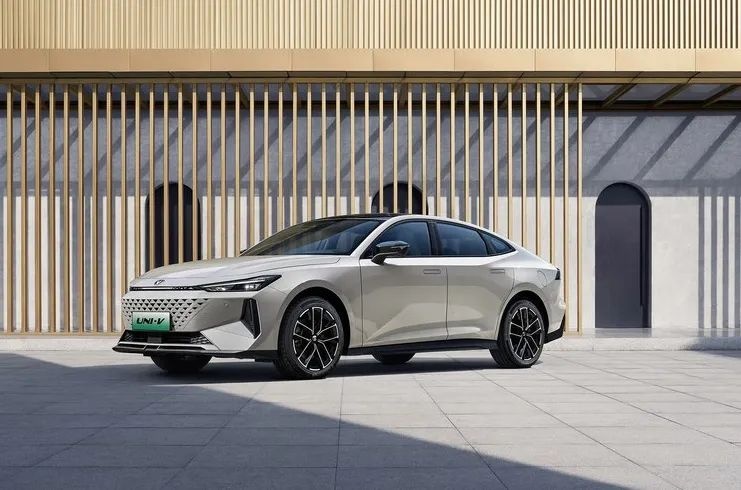 加速燃油车迭代！长安一次性上市三款新车，尝鲜价7.09万元起