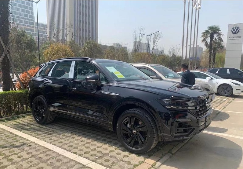 大众不要面子吗？这车降幅超10万，全系空气悬架，可惜叫好不叫座