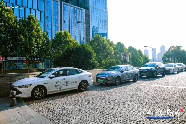 轮里学｜一箱油能跑多远？秦PLUS DM-i的答案可能会让你惊讶