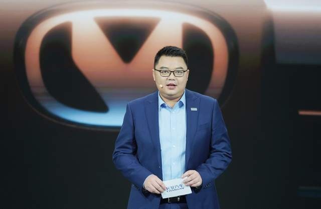 2.0T大增程+1031km续航 全球首款超级增程皮卡长安猎手正式亮相
