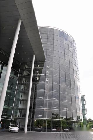 大众辉腾 曾经的百万D级车 如今不到30万 你会选择它吗?