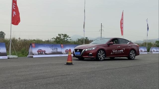 短试日产天籁2.0T：加速/绕桩/麋鹿测试样样在行，且依然舒
