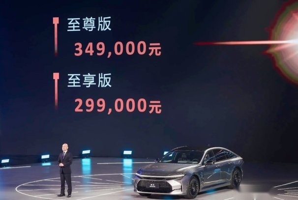 原装进口全新皇冠耀世而来 官方指导价29.9万元起