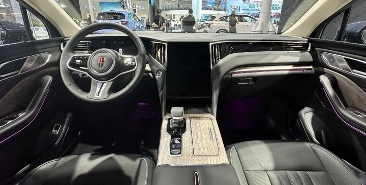 成都车展直击：取消3.0T，红旗HS7价格很意外