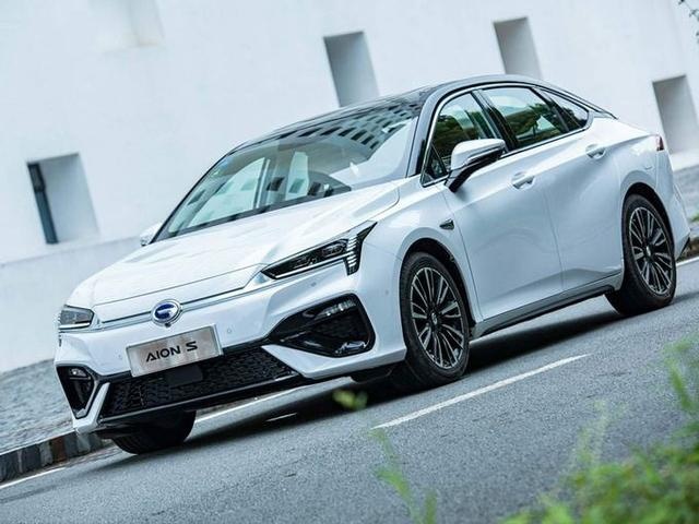 实测国货广汽Aion S 续航500+km能否单挑特斯拉?