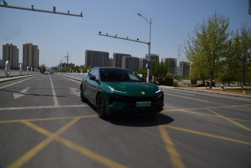 源自经典跑车的极致驾控？青岛试驾路特斯 Eletre