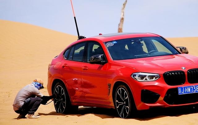 沙上的华尔兹 BMW X3 M和BMW X4 M西区塞北探享