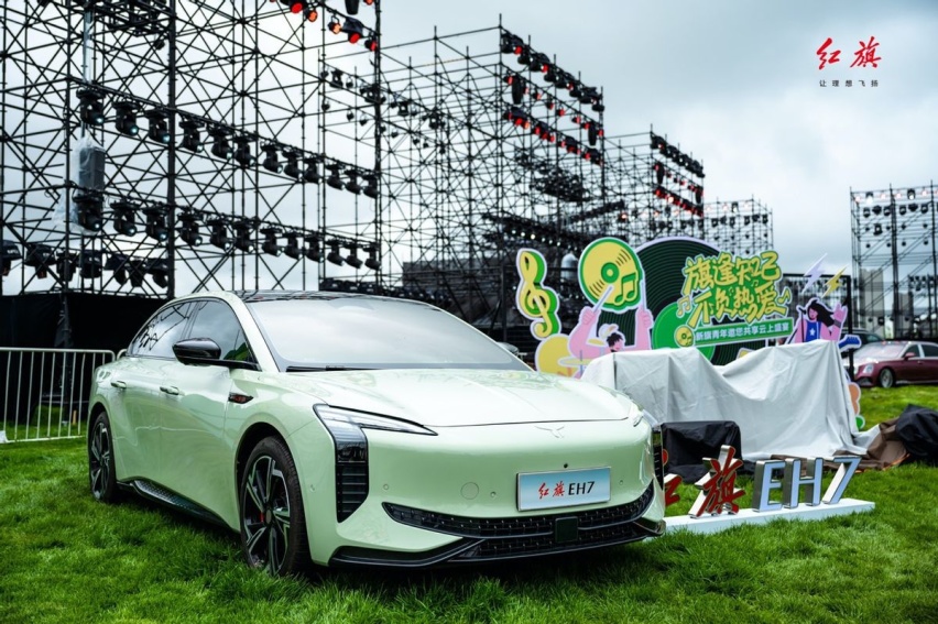 外观年轻10岁，零百加速3.5秒，全新红旗HS3 PHEV/EH7荣耀