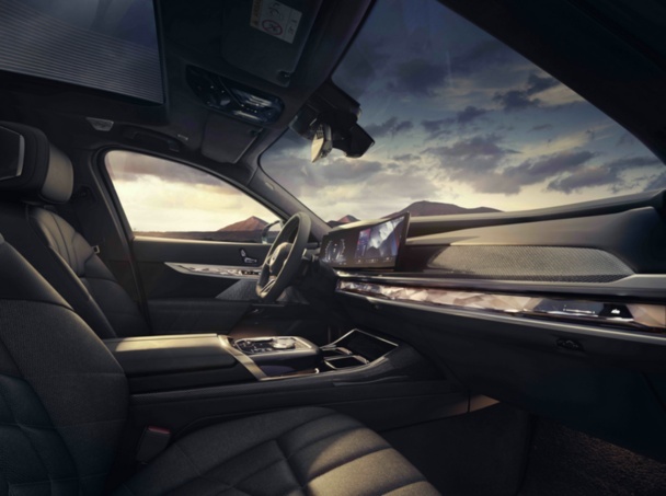  创新纯电动BMW i7 M70L上海全球首发