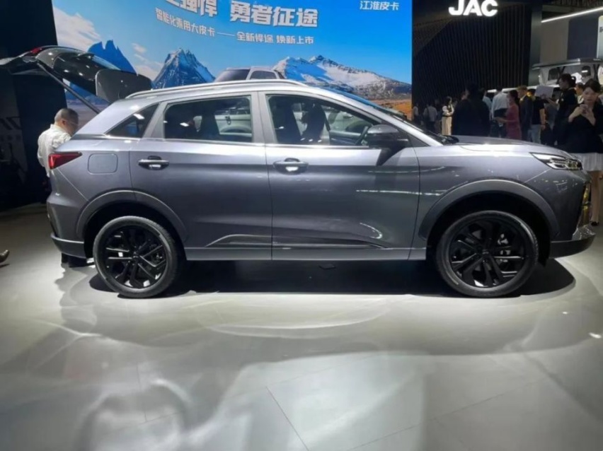 2023上海车展：江淮QX PHEV亮相