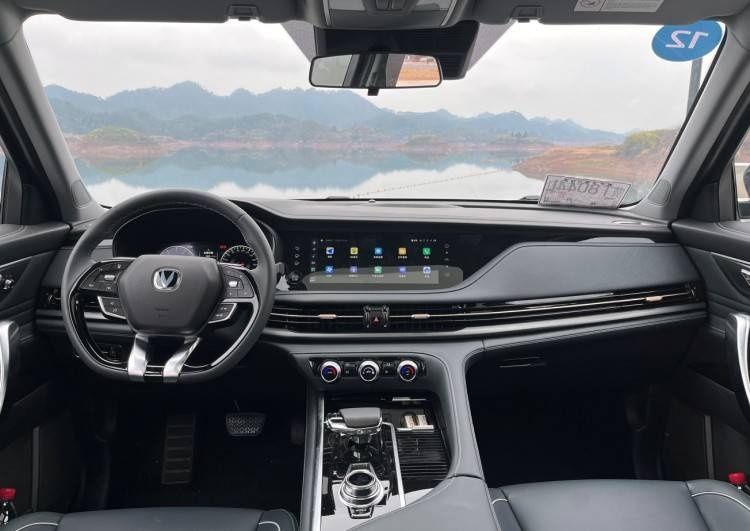 全面升级，配原装进口爱信8AT 试驾长安CS95PLUS