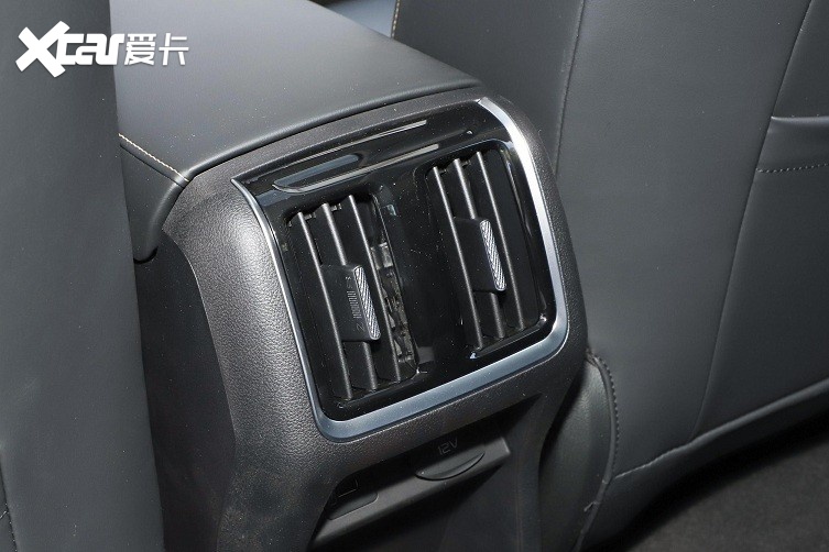 空间不小,智能进阶,舒适性不赖,春运回程开奔腾b70靠得住吗?