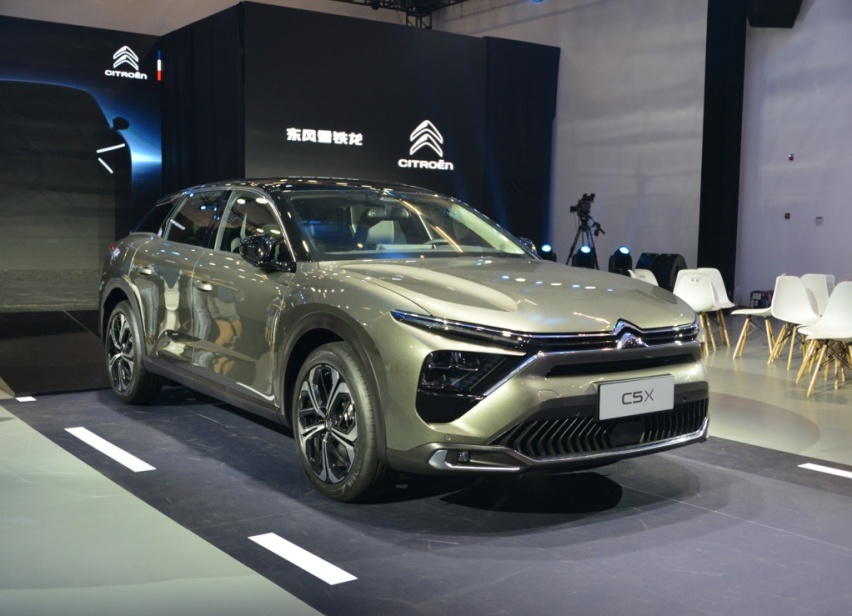 明明有实力，却偏要靠颜值，凡尔赛C5X是你喜欢的类型吗？