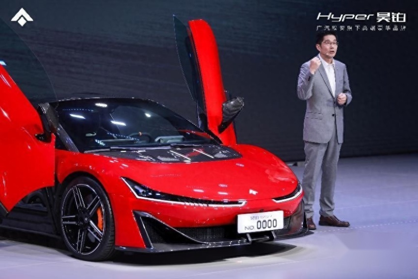 新能源打破超跑垄断，1.9秒破百全身碳纤维，顶配接近170万