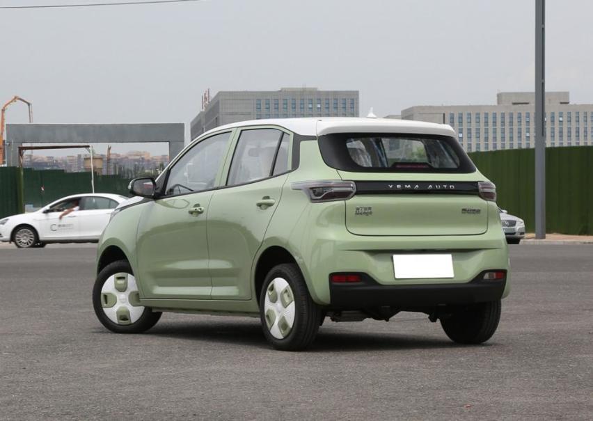比五菱宏光MINI EV要贵，但多了两个座，雷丁芒果Pro纯电小车