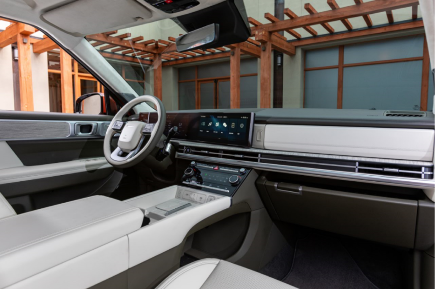 同为中型SUV，第五代胜达与大众途观L，谁更值得买？