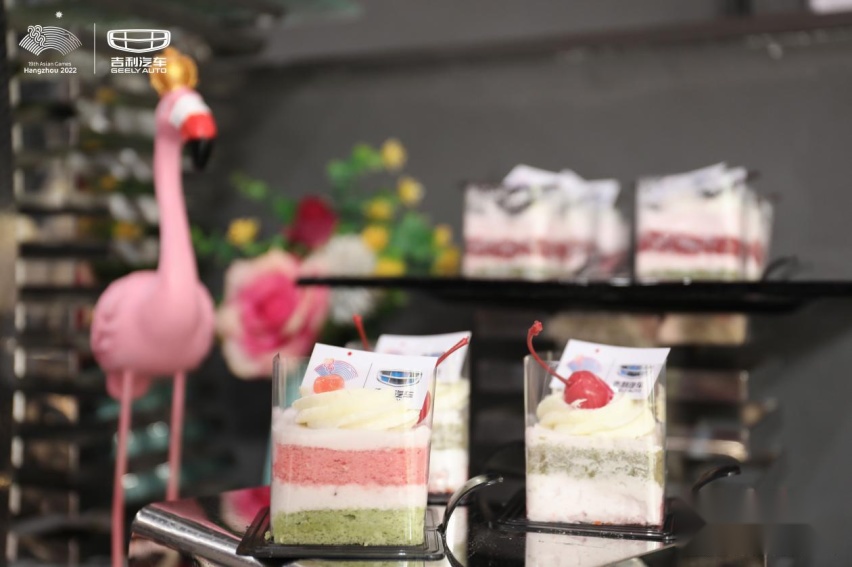当新帝豪GS遇上最美女司机，为女司机正名，女性驾驶车辆更安全