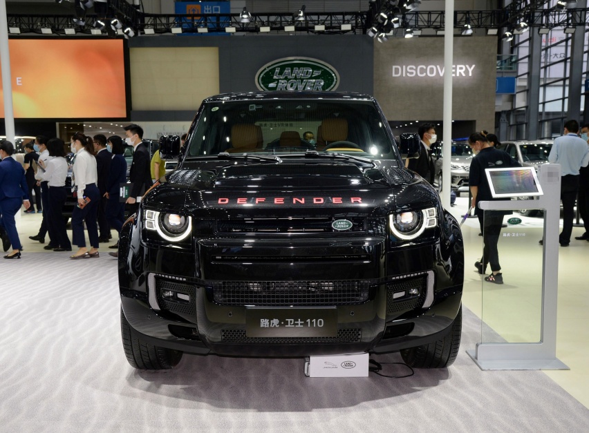 售价161.8万元 路虎卫士110 V8版实车亮相 5.4秒破百