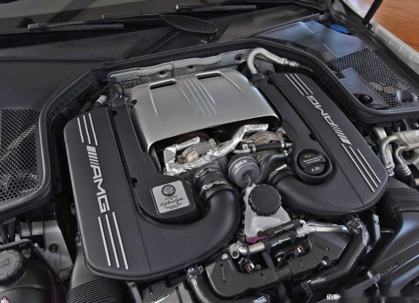 梅赛德斯 AMG C 63