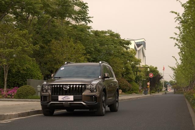 硬派运动中型SUV,最大252马力,20万内入顶配,实拍广汽传祺GS8S