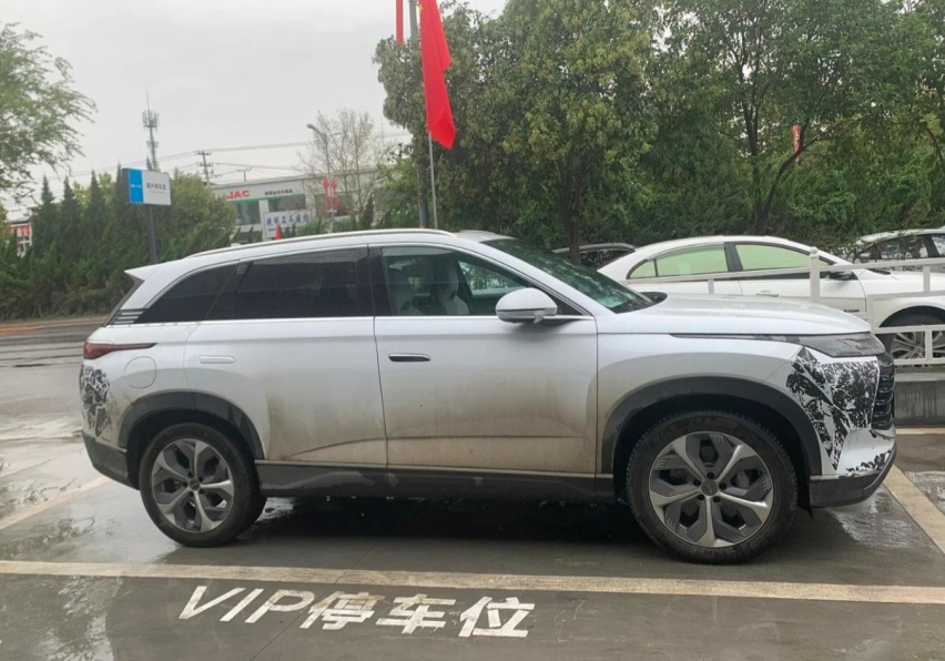 比亚迪护卫舰07现身街头，气势不输唐，20万出头能火吗？