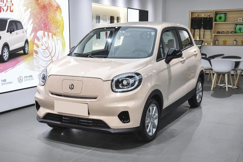 适合买菜代步的小车，零跑T03最高降1万元，5门4座，续航200km