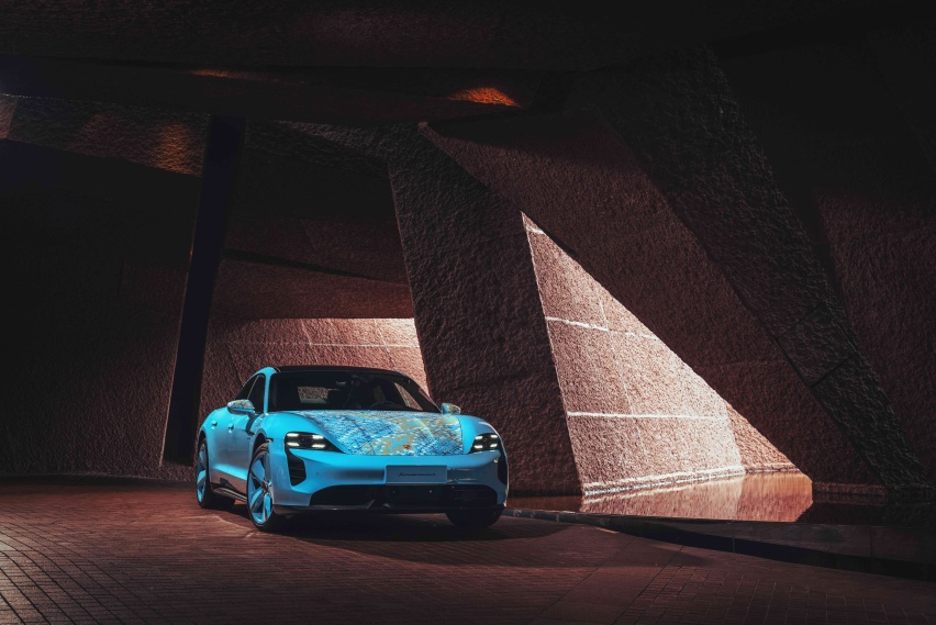 2023成都车展：保时捷Taycan Turbo S 丁乙“十示”定制