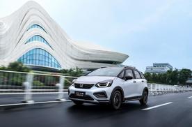 送老爸一台飞度后，他的朋友都夸他变年轻了