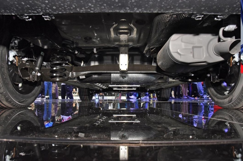 标配2.0L自吸+10速CVT,2022款广汽丰田锋兰达精英版配置分析