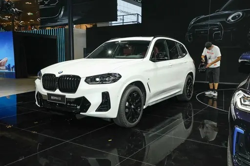理想L9 2023款 Pro上市，定位大型SUV，对比宝马X3选谁？