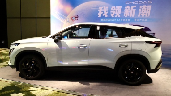 年轻人的轿跑SUV 采用全新设计的奇瑞欧萌达山城上市