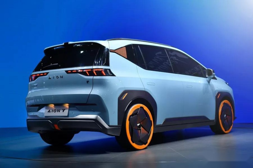 广汽埃安独立后的第一份“战书”就投向了燃油车