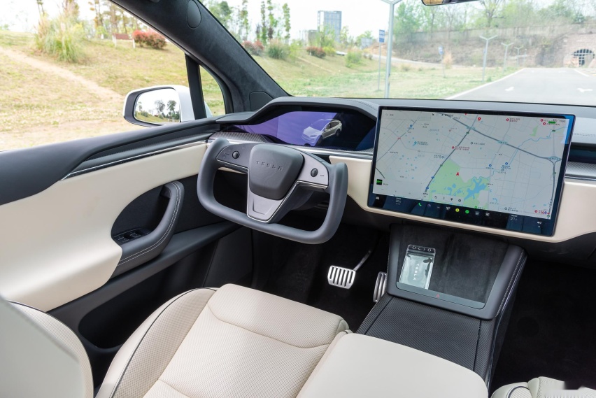 试驾Model X Plaid：一次难忘的拔草之旅