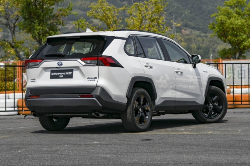 燃油双擎两开花，这一次，你看好RAV4荣放吗？