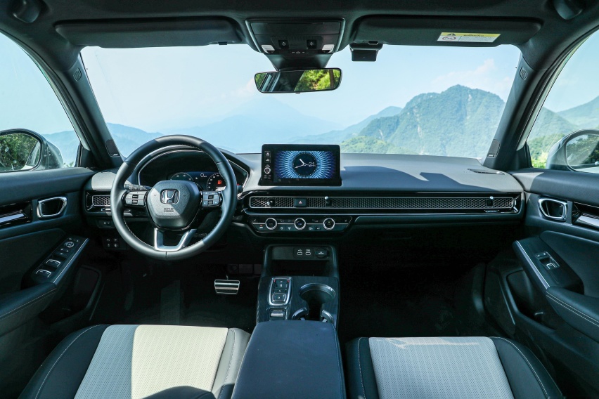 东风Honda思域e:HEV：绿牌运动家轿的内卷王
