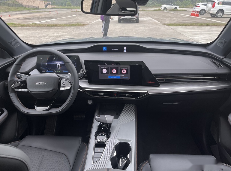一口气试驾两款自主插混SUV，解析欧尚Z6 iDD成功之道