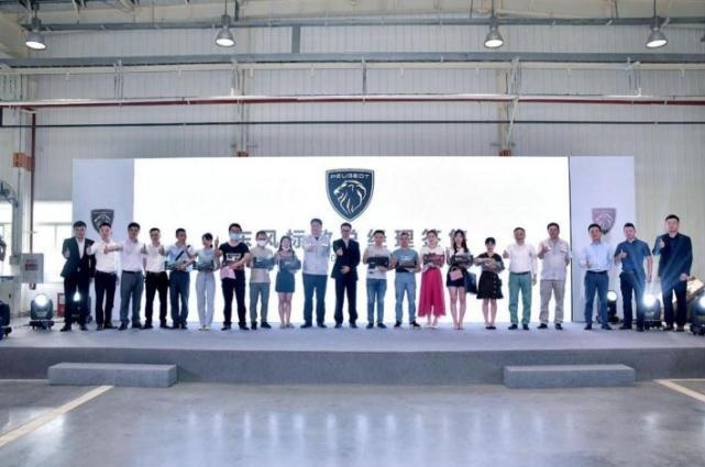 “狮”来运转 东风标致启动百城巡回签售会